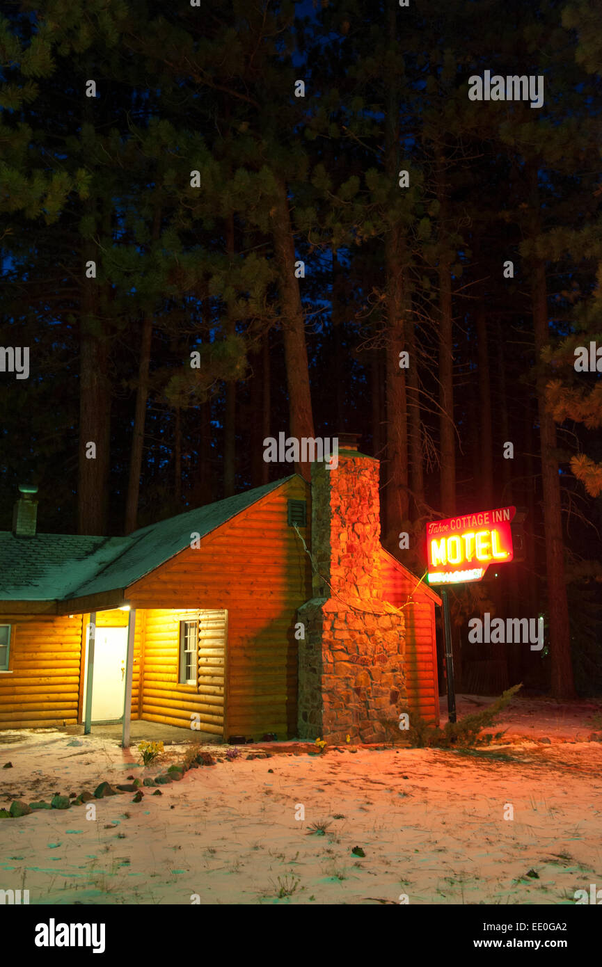 USA California CA South Lake Tahoe Winter cabin motel with vacancy sign at the Tahoe Cottage Inn Stock Photo