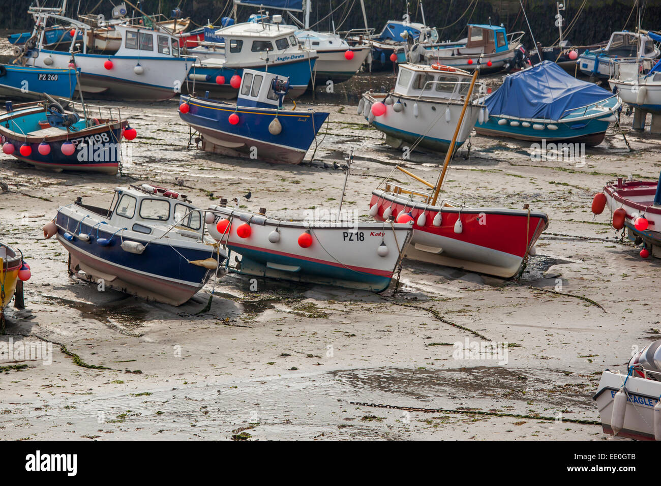 Boats in harbour at low tide Stock Photo - Alamy
