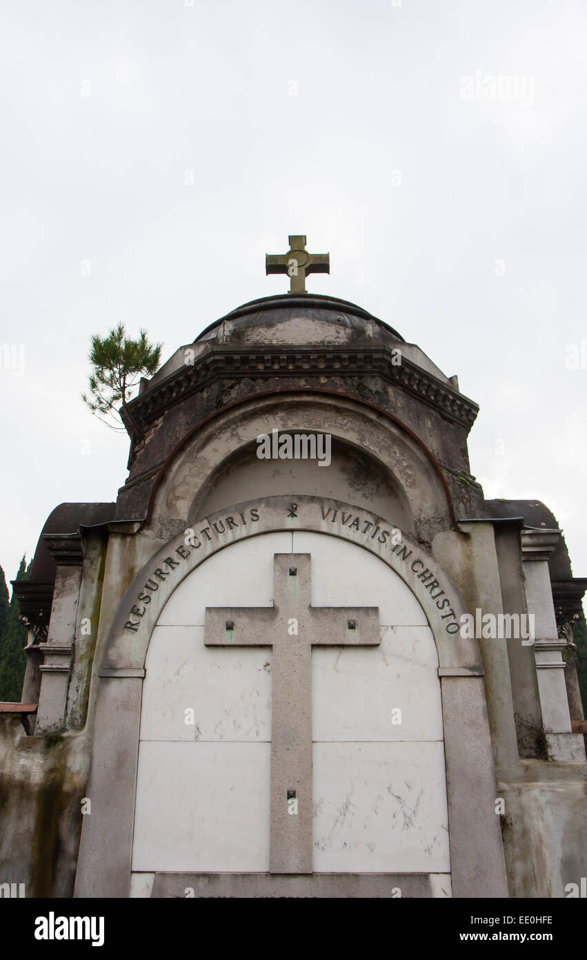 Tomb of christ decoration hi-res stock photography and images - Alamy