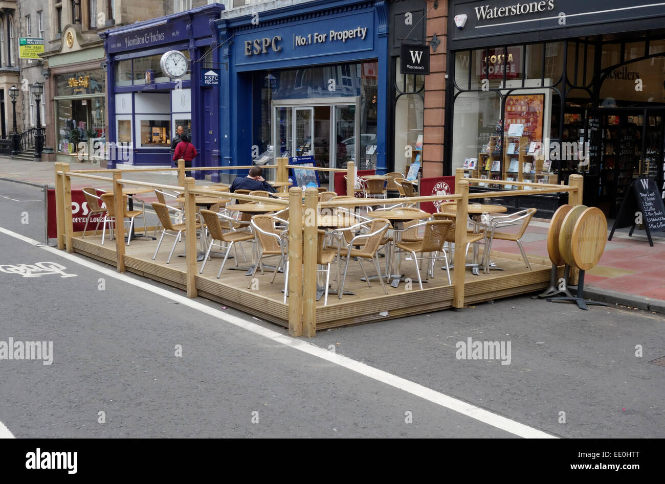 Outdoor seating for Costa's Cafe outside Waterstones, George Street, Edinburgh Stock Photo