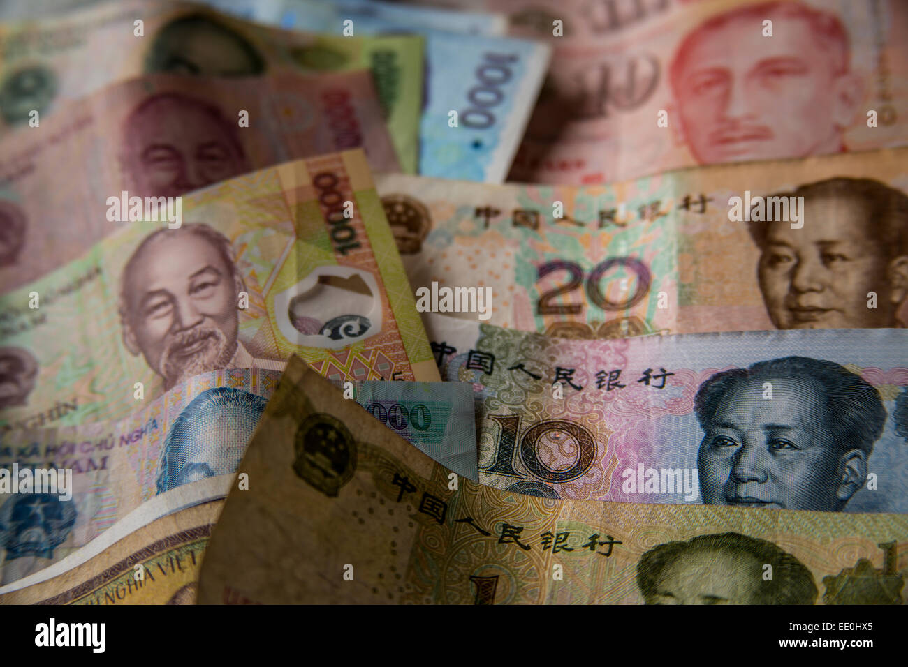 Singapore currency notes hi-res stock photography and images - Alamy