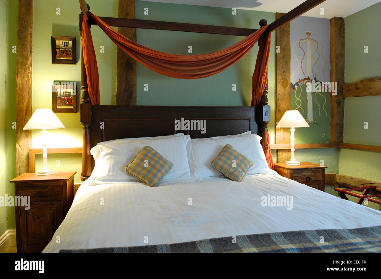 Hotel bedroom UK Stock Photo - Alamy