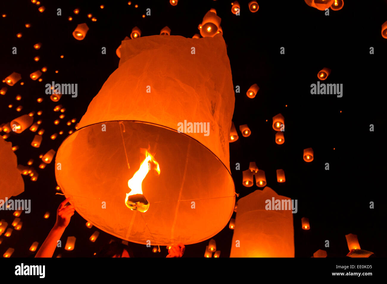 Releasing the lighted paper lanterns into the night sky at Chiang Mai's Yee Peng Lana International Festival ceremonies. Stock Photo