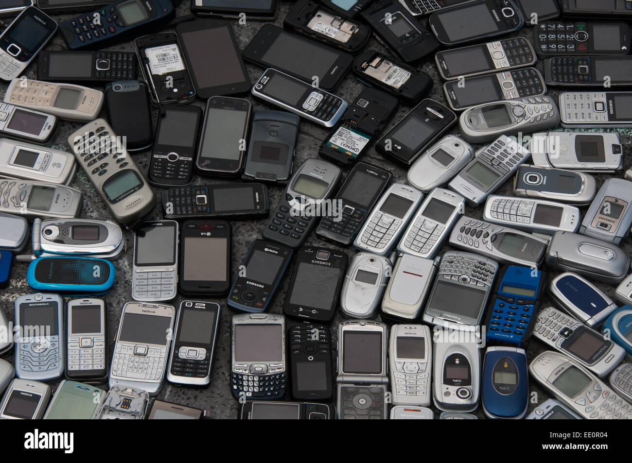 Discarded mobile phones Stock Photo - Alamy