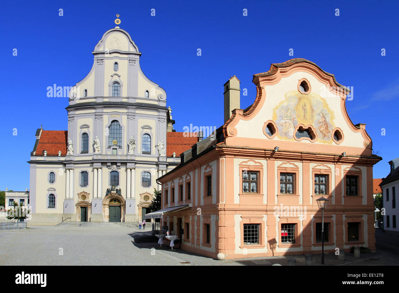 St,  Anna Wallfahrtskirche, und ehemaliges Franziskanerhaus, Wallfahrtsort Altoetting, Oberbayern, Bayern, Deutschland Stock Photo