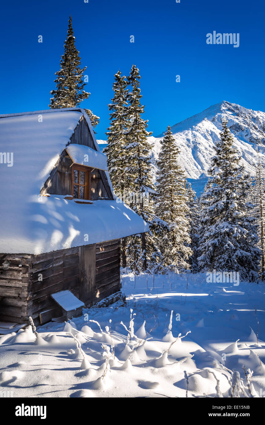 Snowy Mountain Hut In The Mountains Stock Photo 77473127 Alamy