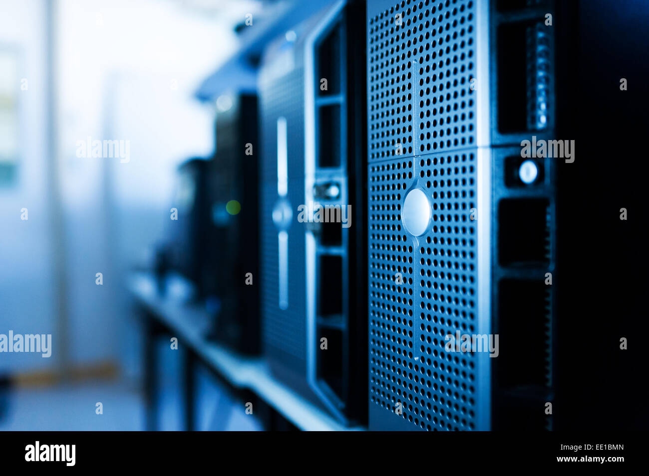 Data servers warehouse hi-res stock photography and images - Alamy