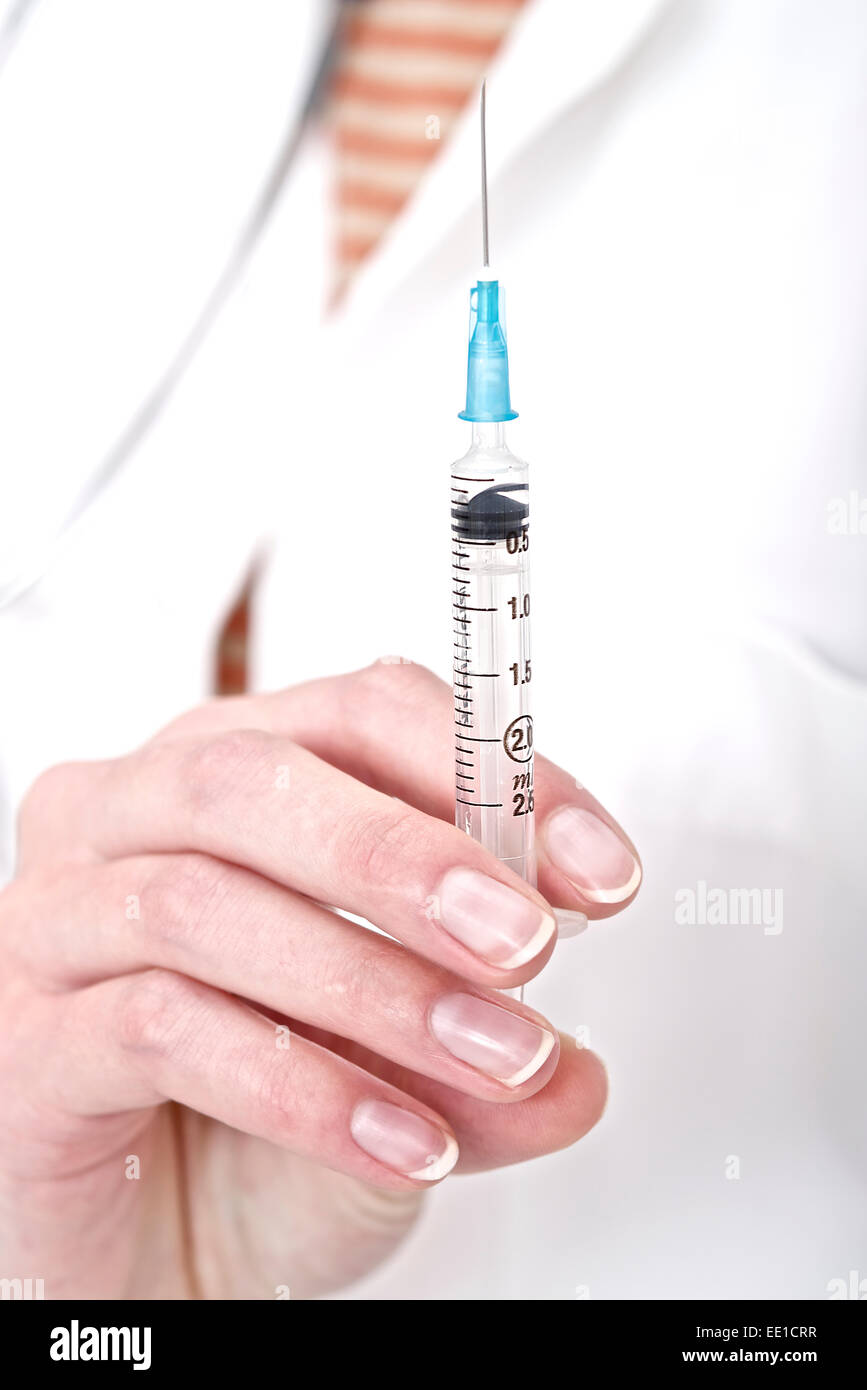 Drawing up syringe hires stock photography and images Alamy