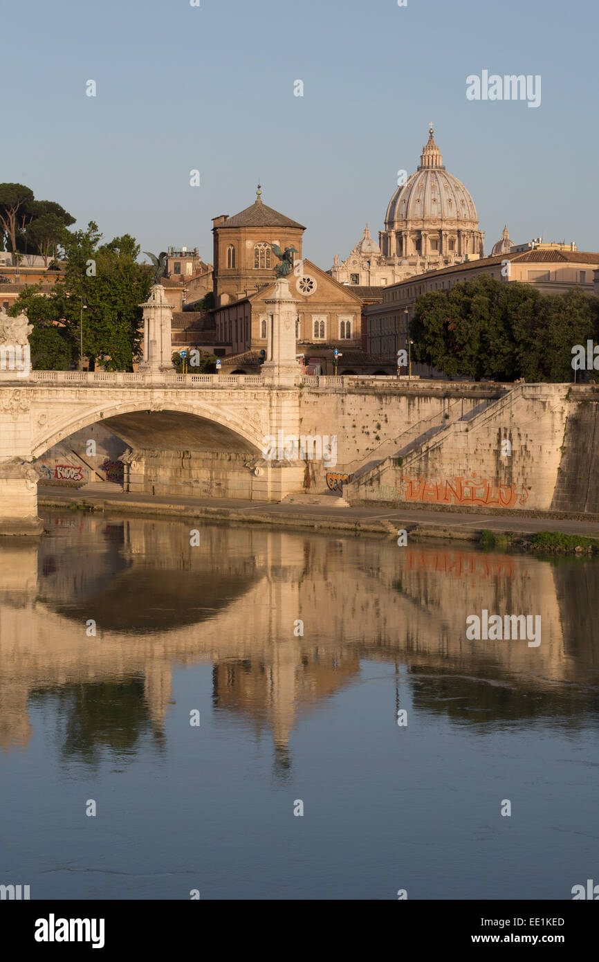 The River Tiber with the dome of St. Peter's Basilica, Rome, Lazio, Italy, Europe Stock Photo