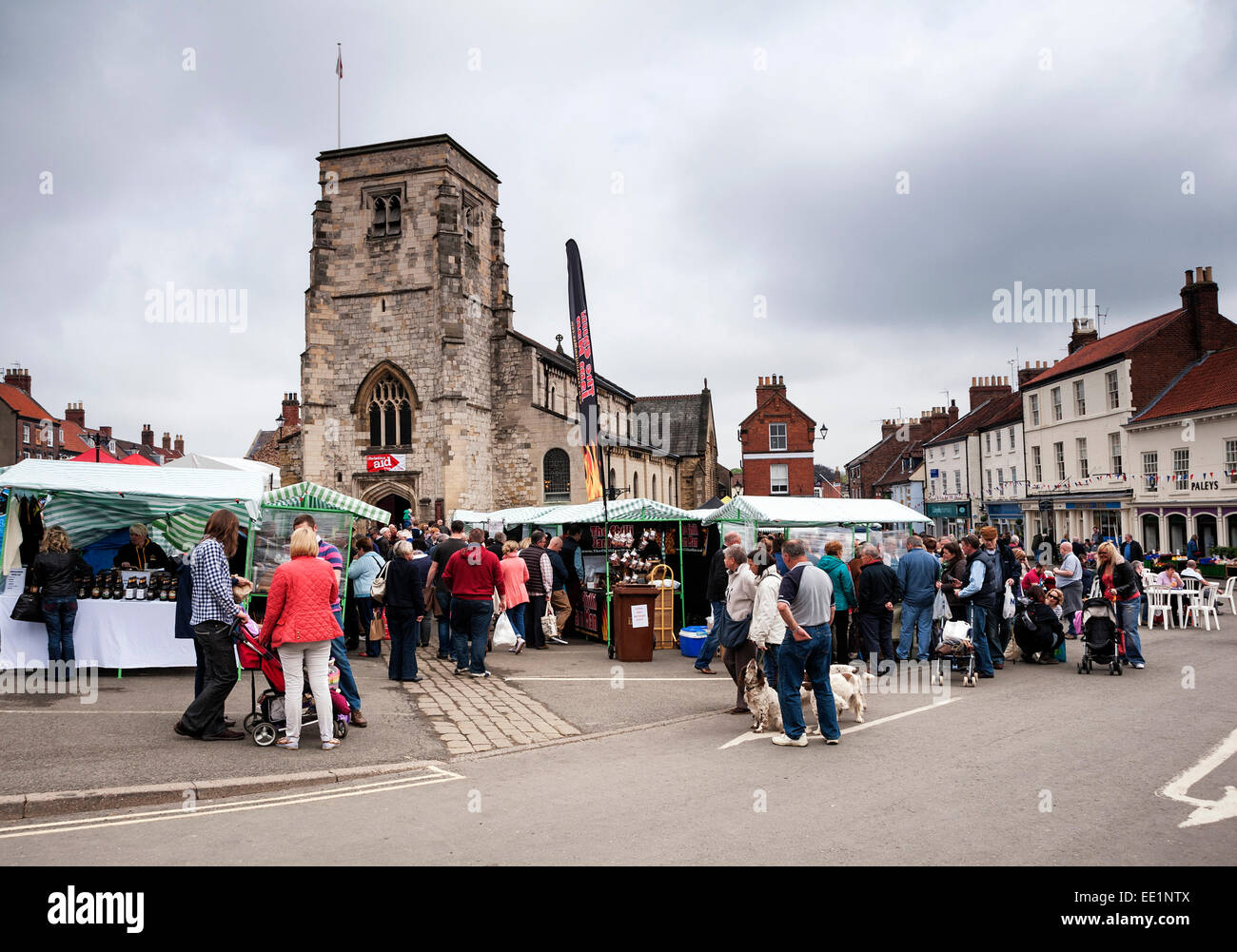 Shoppers at Malton food lovers festival Stock Photo