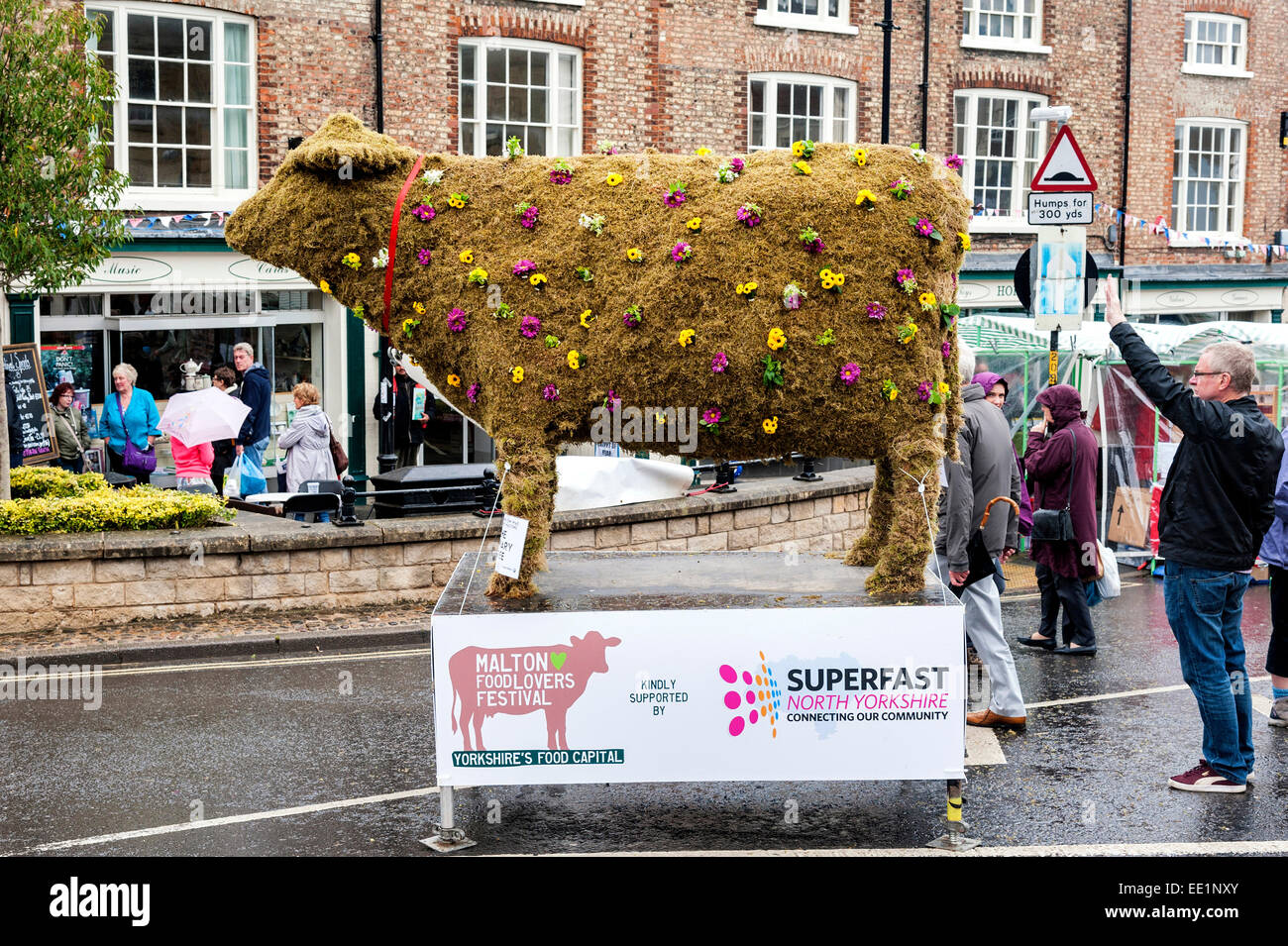 A flower covered cow advertising Malton Food Lovers Festival Stock Photo