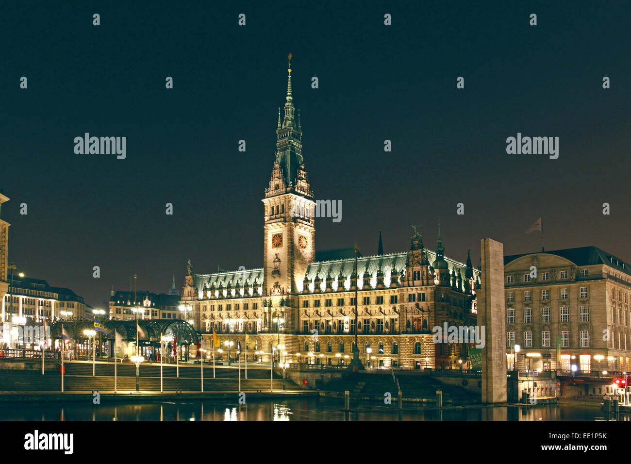 Deutschland, Hamburg, Rathaus, Beleuchtung, Alsterfleet, Abend, Europa, Hansestadt, Hafenstadt, Altstadt, Rathausmarkt, Sehenswu Stock Photo