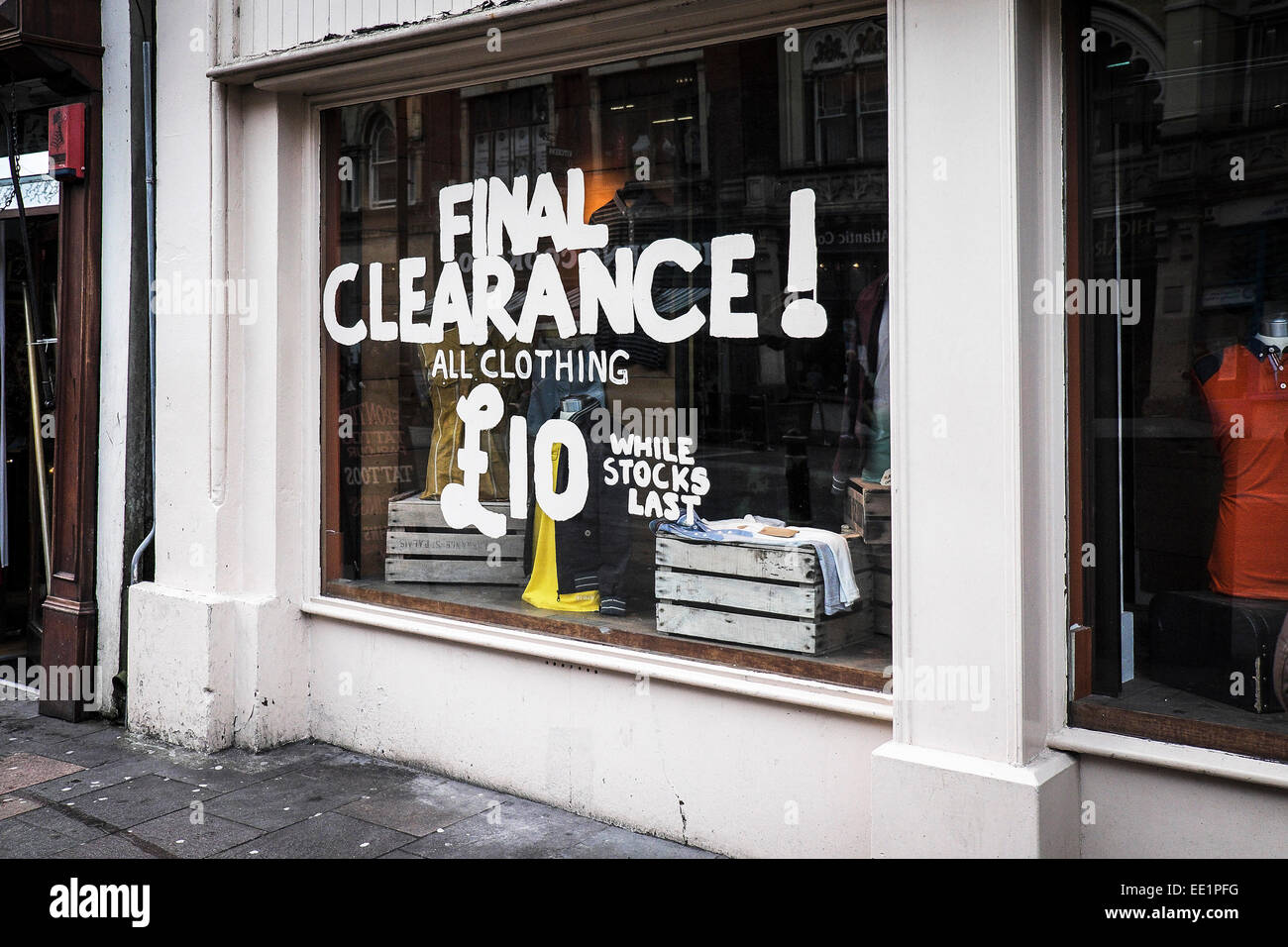 Final Clearance sign in a shop window in Cardiff. Stock Photo