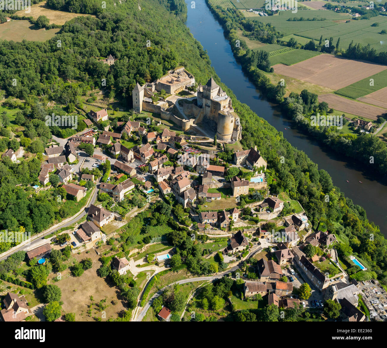 Aerial view: Village and castle of Castelnaud-la-Chapelle on the bank of the river Dordogne in the Périgord region Stock Photo