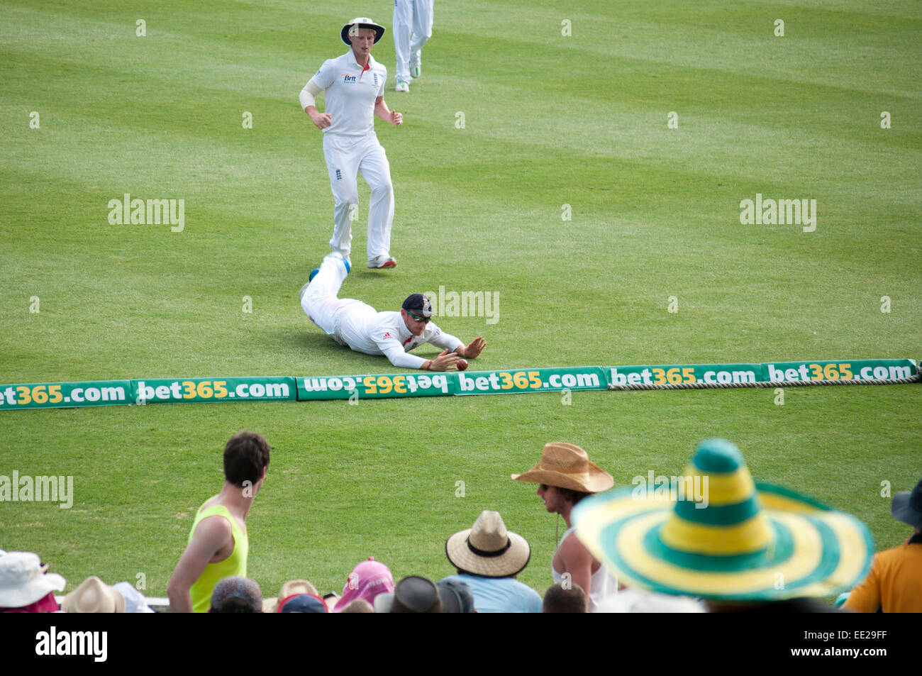 SYDNEY,AUSTRALIA - JANUARY 4: English cricketer Ian Bell fields a ball from the boundary line in the 2nd day of the last Ashes T Stock Photo