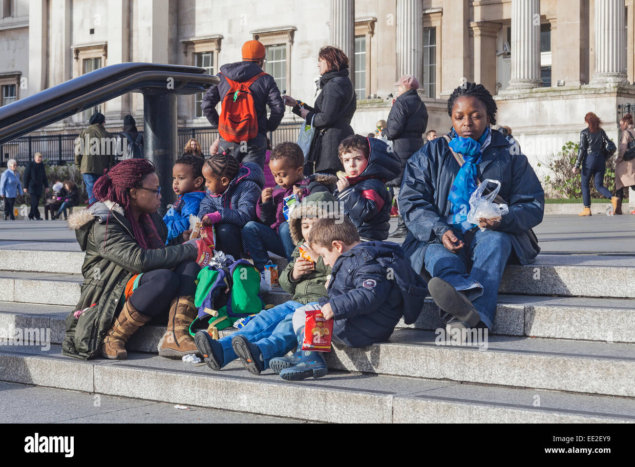 London, Trafalgar Square   A group of Primary School children relaxing with their teachers Stock Photo