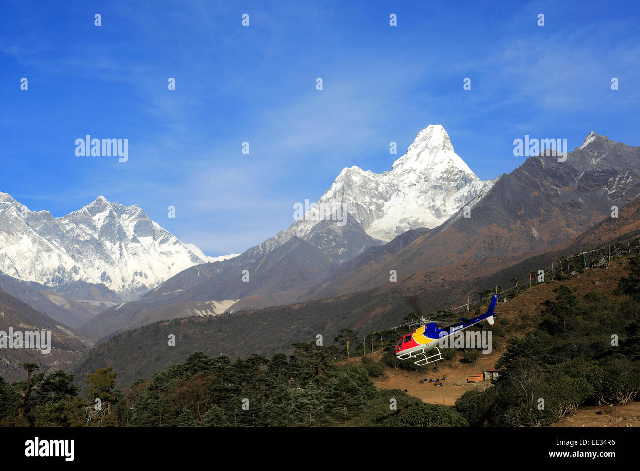 Snow Capped mount Everest, Lhotse and Ama Dablam Mountains, Himalayan mountains, UNESCO World Heritage Site, Sagarmatha National Stock Photo