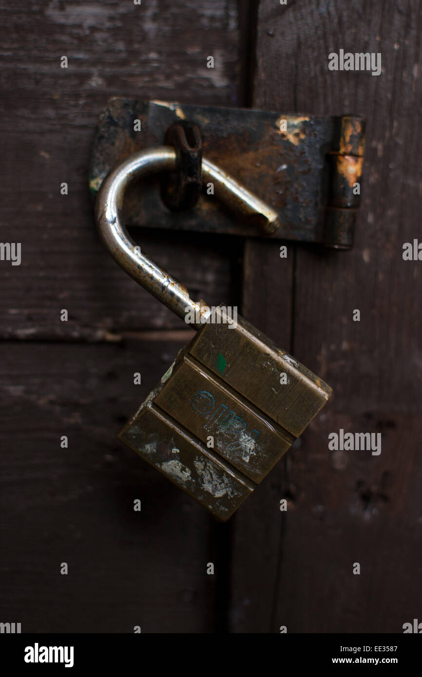 Lock Rusted Dark Shed Rusty padlock on a rusty shed Stock Photo - Alamy