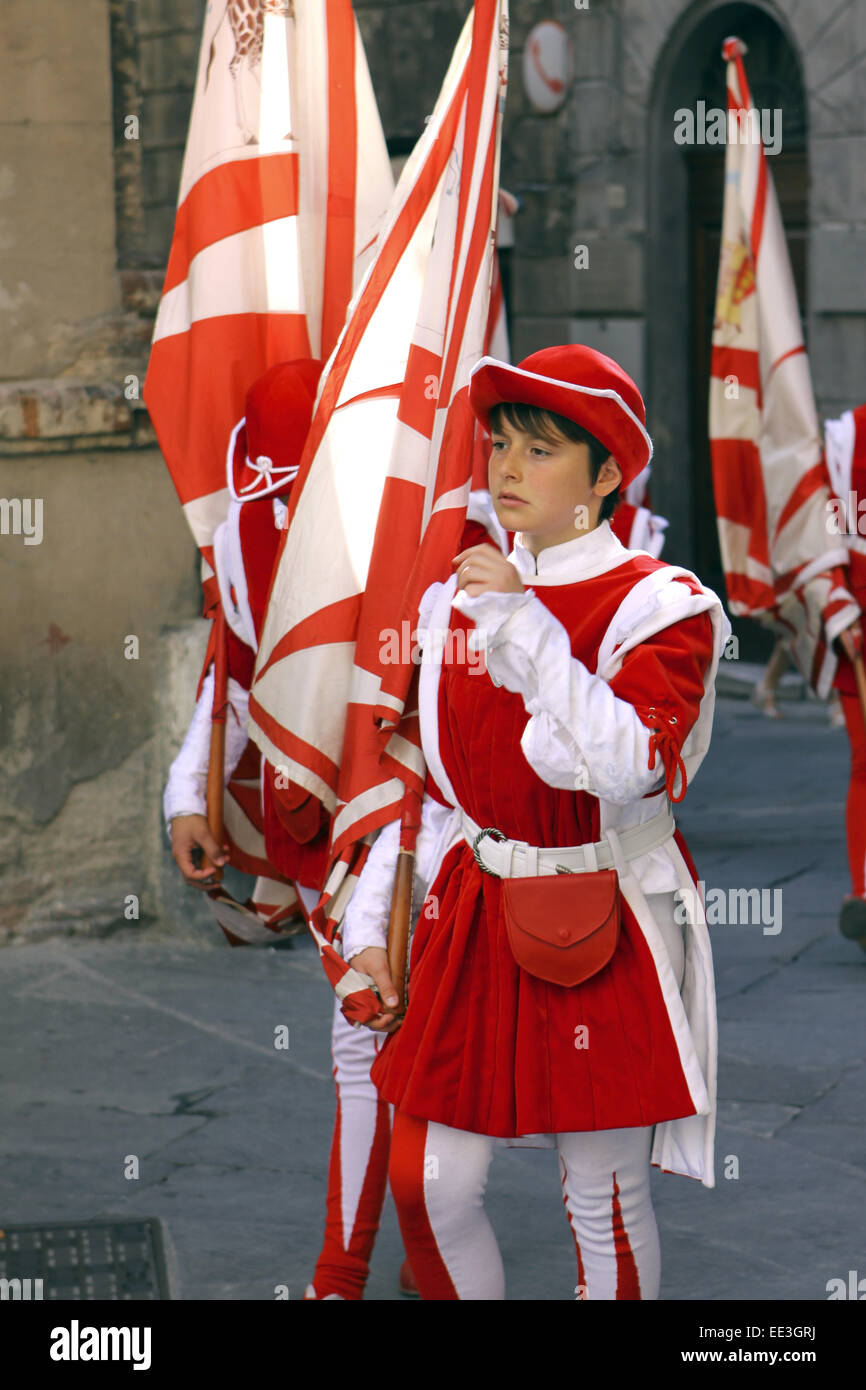 Italien, Toskana, Siena, Innenstadt, Umzug in traditioneller Kleidung, Corsa del Palio (no modelrelease) Stock Photo