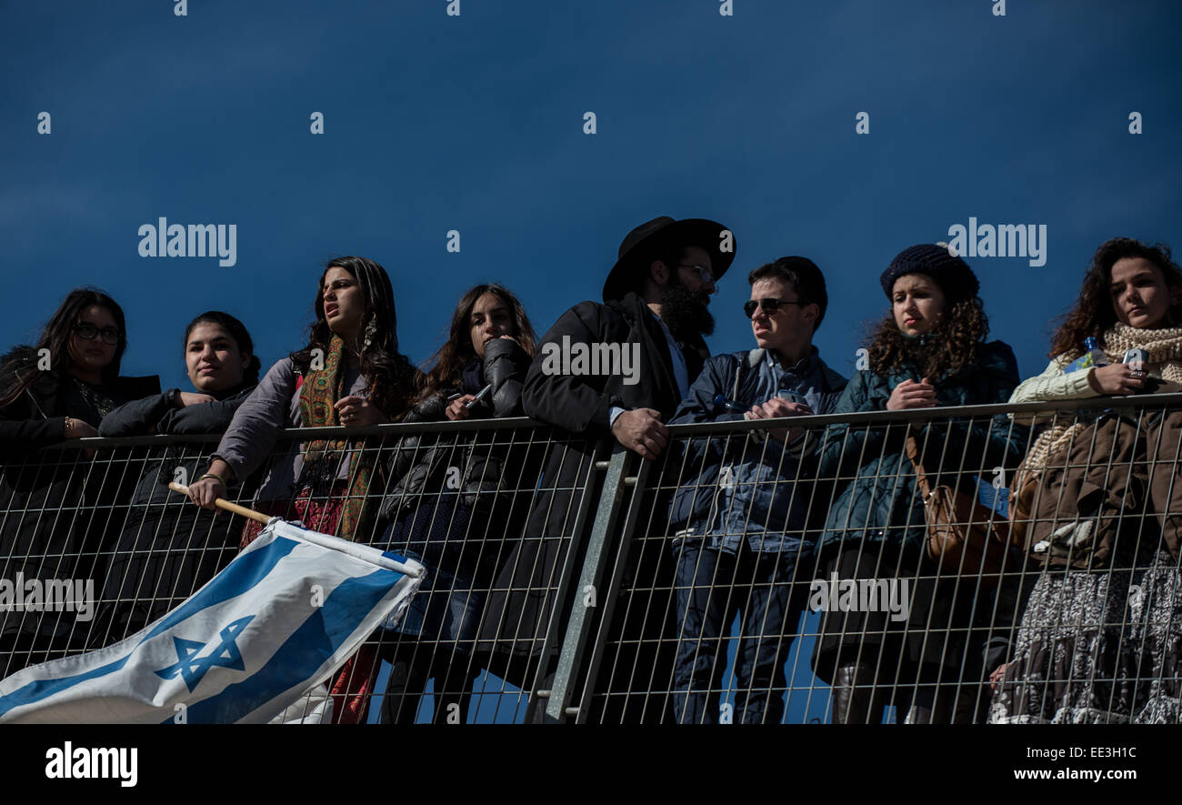 Jeruslaem, Israel. 13th Jan, 2015. People attend a funeral ceremony for the four victims of Paris supermarket attack at Givat Shaul cemetery, on the outskirts of Jerusalem, on Jan. 13, 2015. Israeli leaders and multitude of mourners gathered Tuesday with the families of four Jewish victims of last week's terror attack on a Paris kosher supermarket for a solemn funeral ceremony at a Jerusalem cemetery. Yoav Hattab, Yohan Cohen, Philippe Braham and Francois-Michel Saada, were gunned down on Friday during a hostage attack in Paris.market in eastern Paris. They were amo Credit:  Xinhua/Alamy Live  Stock Photo