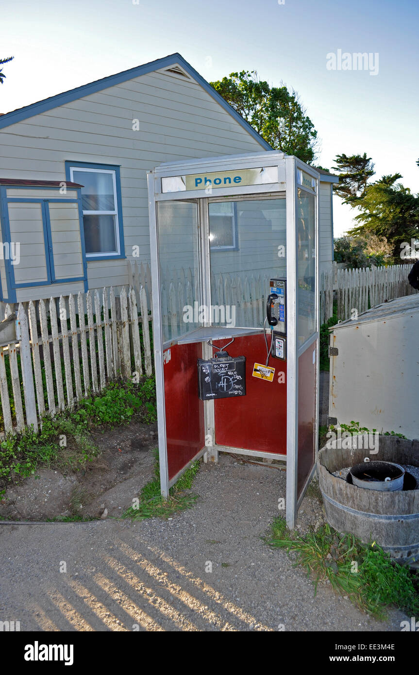 working pay phone booth next to Pigeon Point Hostel California Stock Photo