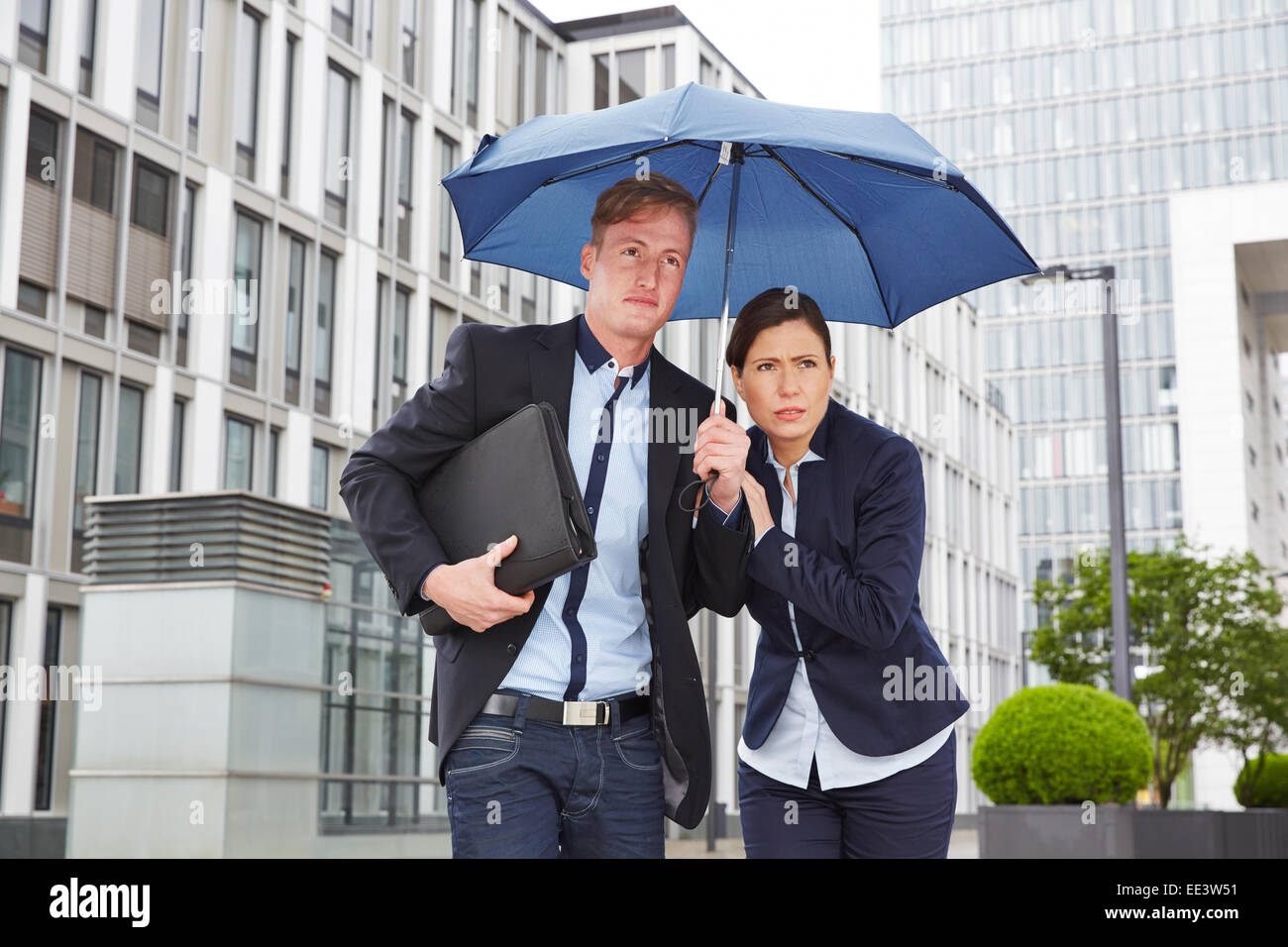 Man and woman under umbrella hi-res stock photography and images - Alamy