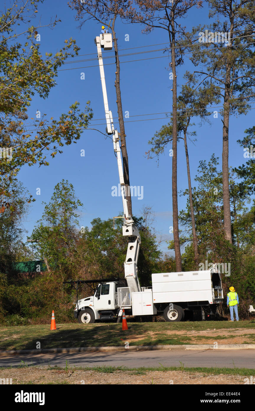 Cherry picker bucket truck hires stock photography and images Alamy
