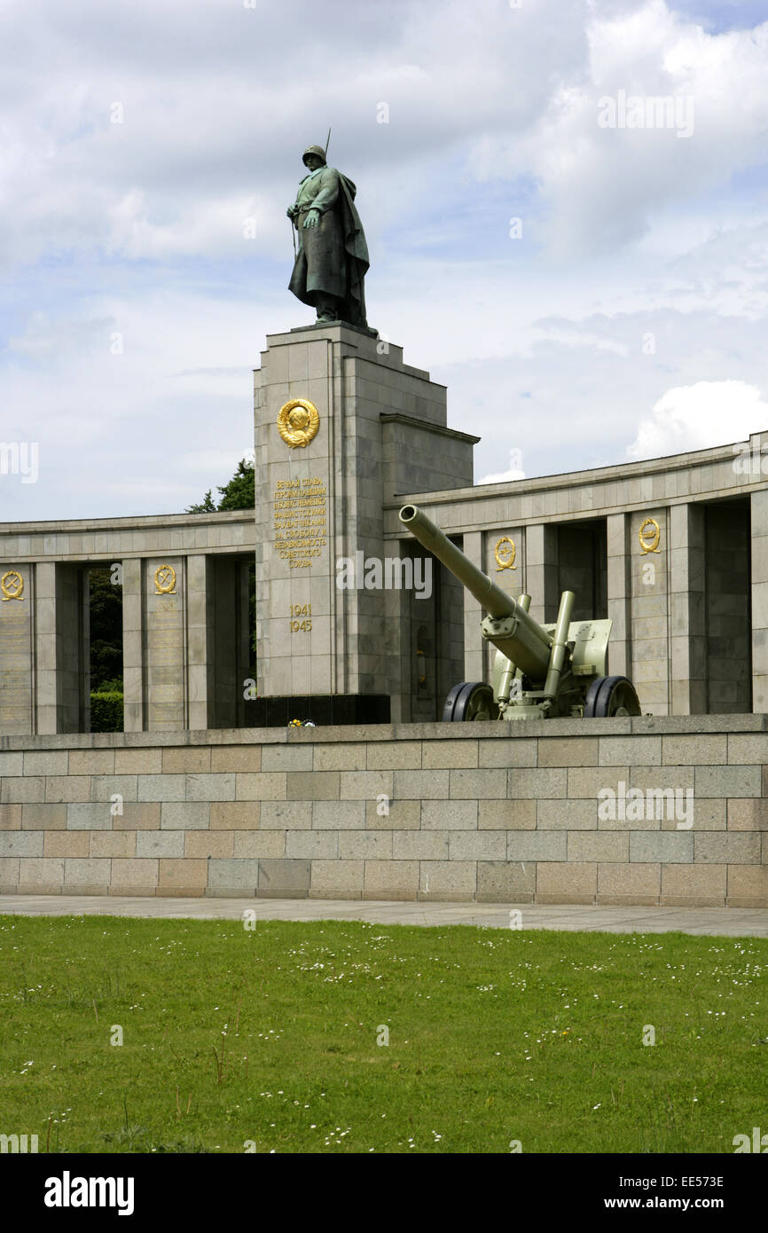 Deutschland, Berlin, Europa, Hauptstadt, Stadt, Sehenswuerdigkeit, Sowjetisches Ehrenmal zum Gedenken der gefallenen Soldaten de Stock Photo