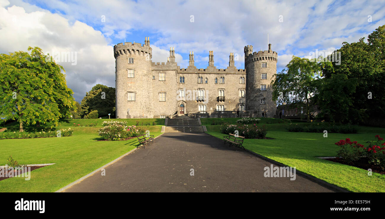 Kilkenny castle hi-res stock photography and images - Alamy