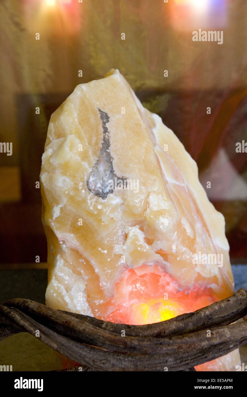 Edelstein, Orangenkalzit, Lampe, Mineralien Stock Photo