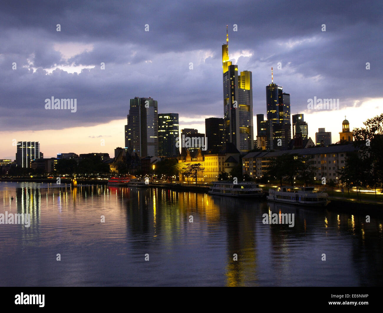 Deutschland, Hessen, Frankfurt am Main, Bankenviertel, Skyline, Beleuchtung, Abend, Europa 
