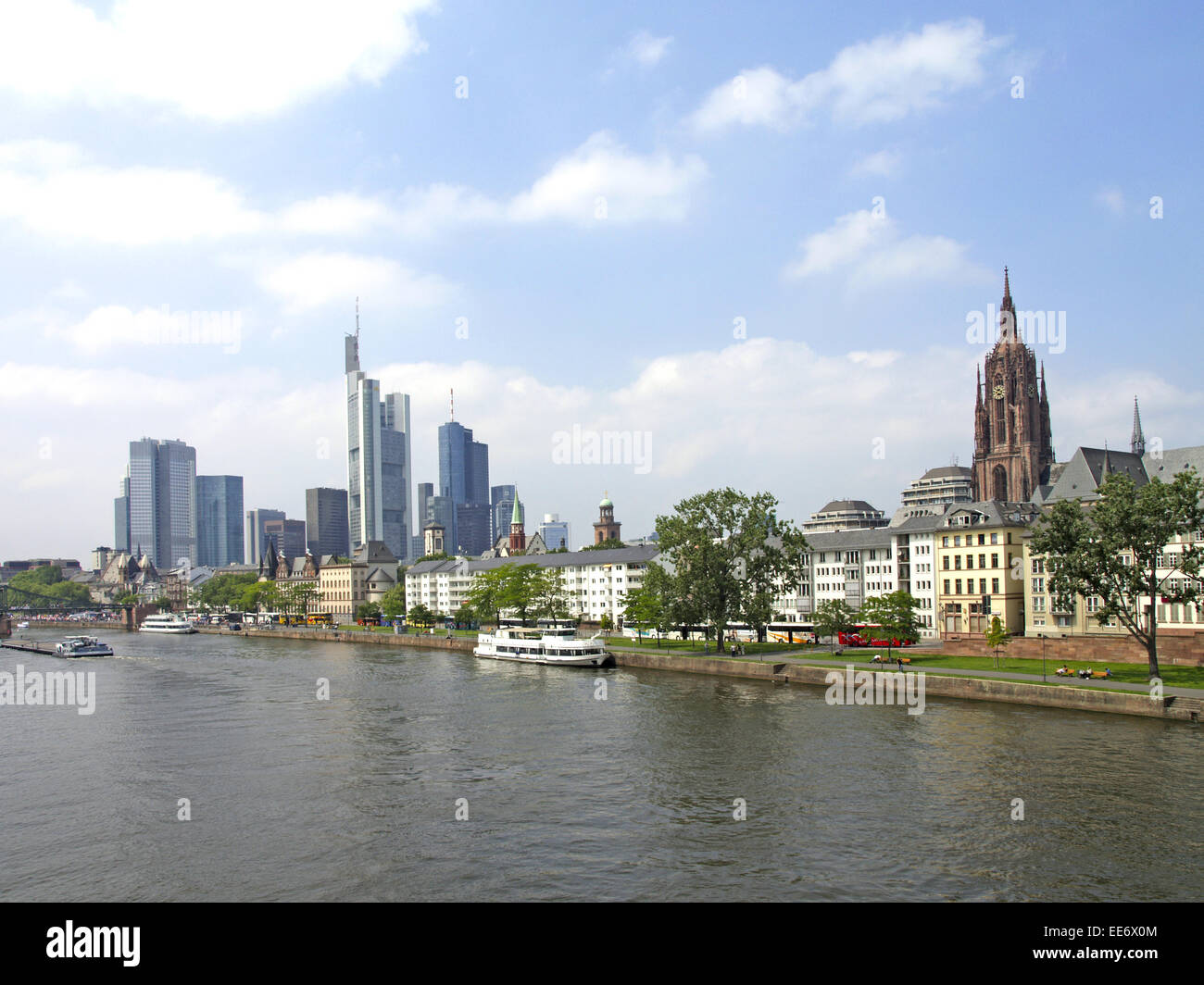 Deutschland, Hessen, Frankfurt am Main, Skyline, Main, Bruecke, Schiff, Europa, Stadt, Grossstadt, Stadtansicht, Stadtbild, Fina Stock Photo