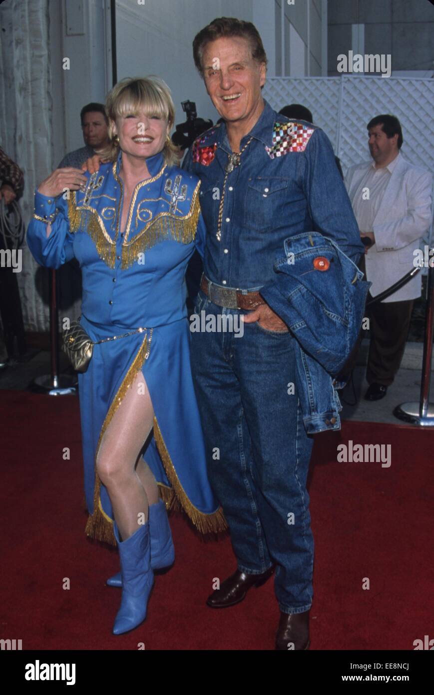 ROBERT STACK with Rosemarie Stack at Share 47th Boomtown party CBS Redford Studios North Hollywood 2000.k18802tr. © Tom Rodriguez/Globe Photos/ZUMA Wire/Alamy Live News Stock Photo