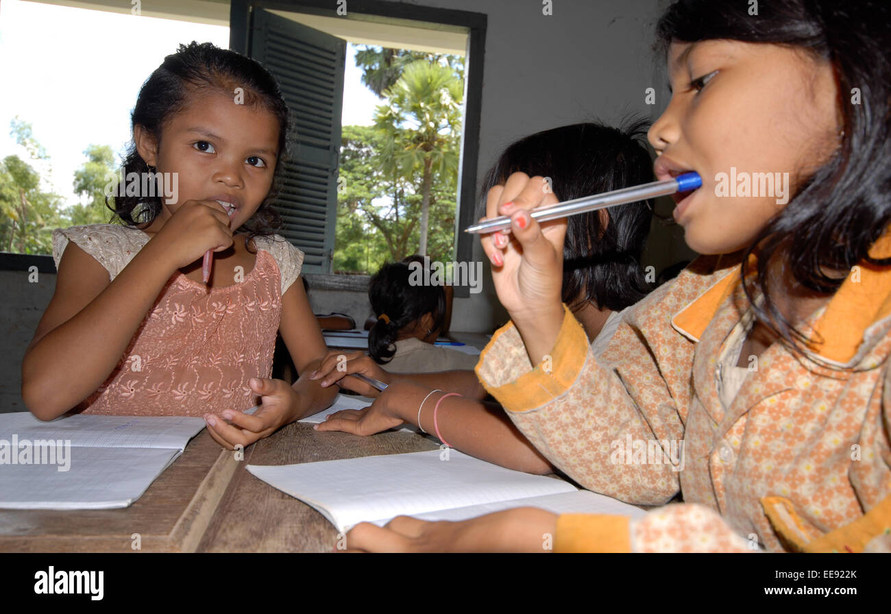 schoolchildren in a school in cambodia Stock Photo - Alamy