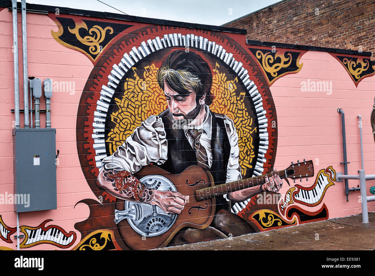 Wall mural by artist and musician Kim Kennedy inspired by guitarist Dave Baker playing a Gibson Dobro on Porter Street in Nashville, TN. Stock Photo