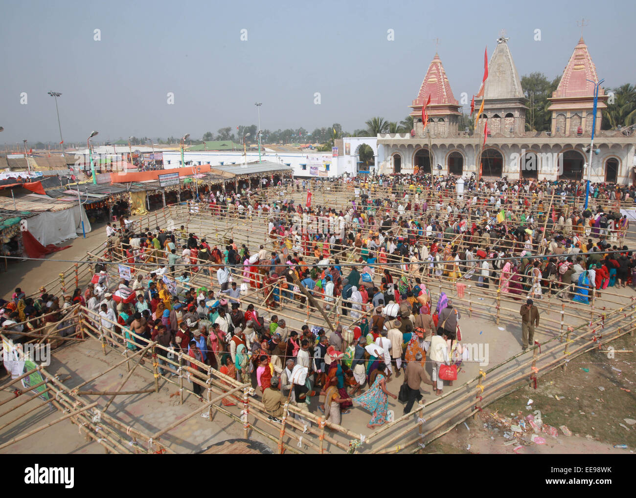 Hindu pilgrims gather infront of Kapilmuni Temple at Gangasagar island, around 160 kms south of Kolkata. Sadhus and Hindu pilgrims from all over the country come for the annual Hindu holy festival Gangasagar Mela, to take a 'holy dip' in the ocean at the confluence of the River Ganges and the Bay of Bengal on the occasion of Makar Sankranti, a holy day of the Hindu calendar considered to be of great religious significance in Hindu mythology. © Bhaskar Mallick/Pacific Press/Alamy Live News Stock Photo