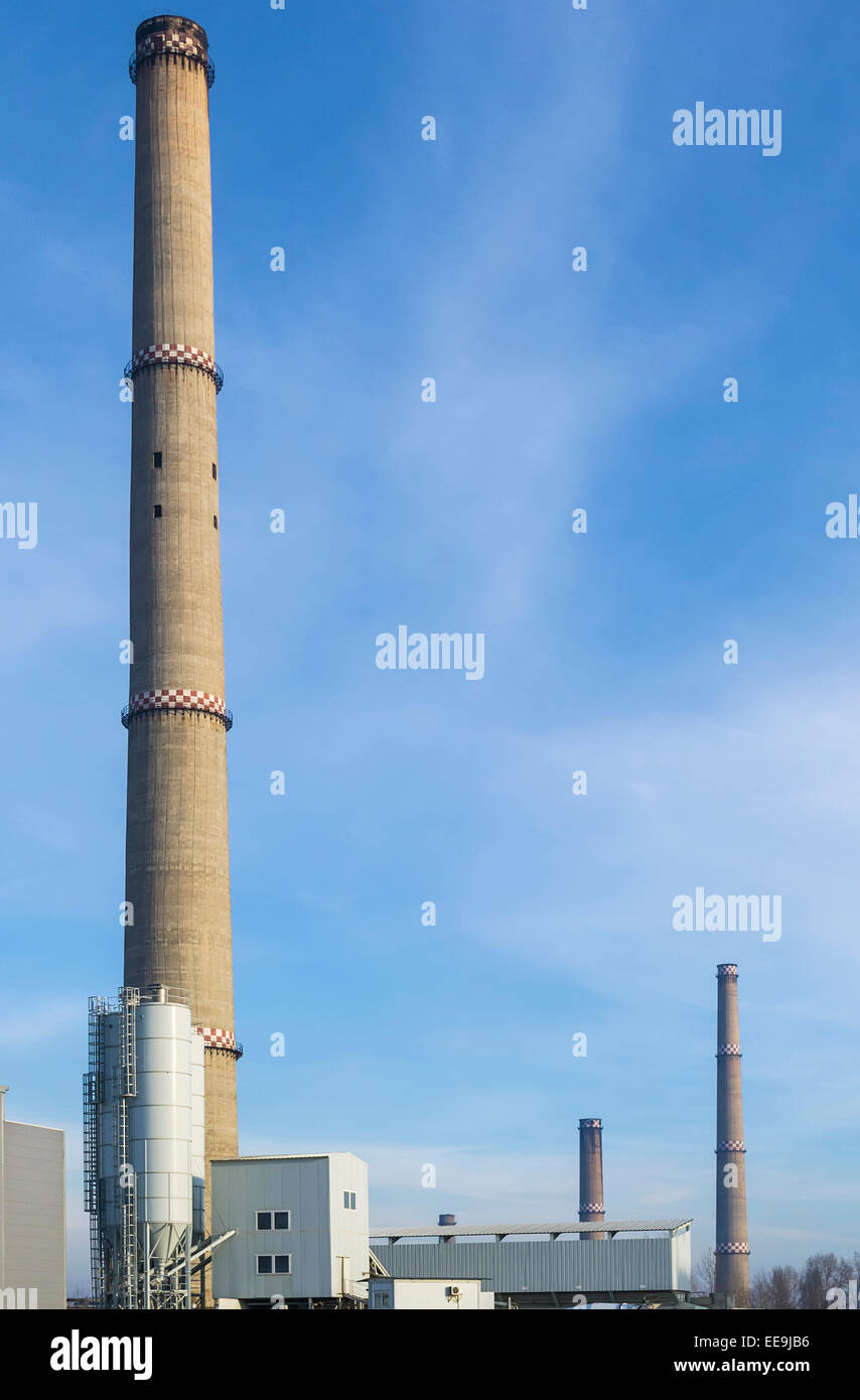 High tower for steam evacuation of a thermoelectric power station