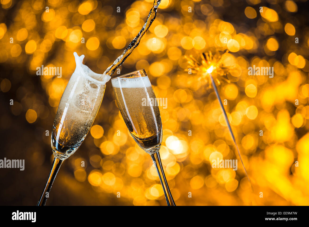 Two champagne glasses splash with drops hi-res stock photography and ...