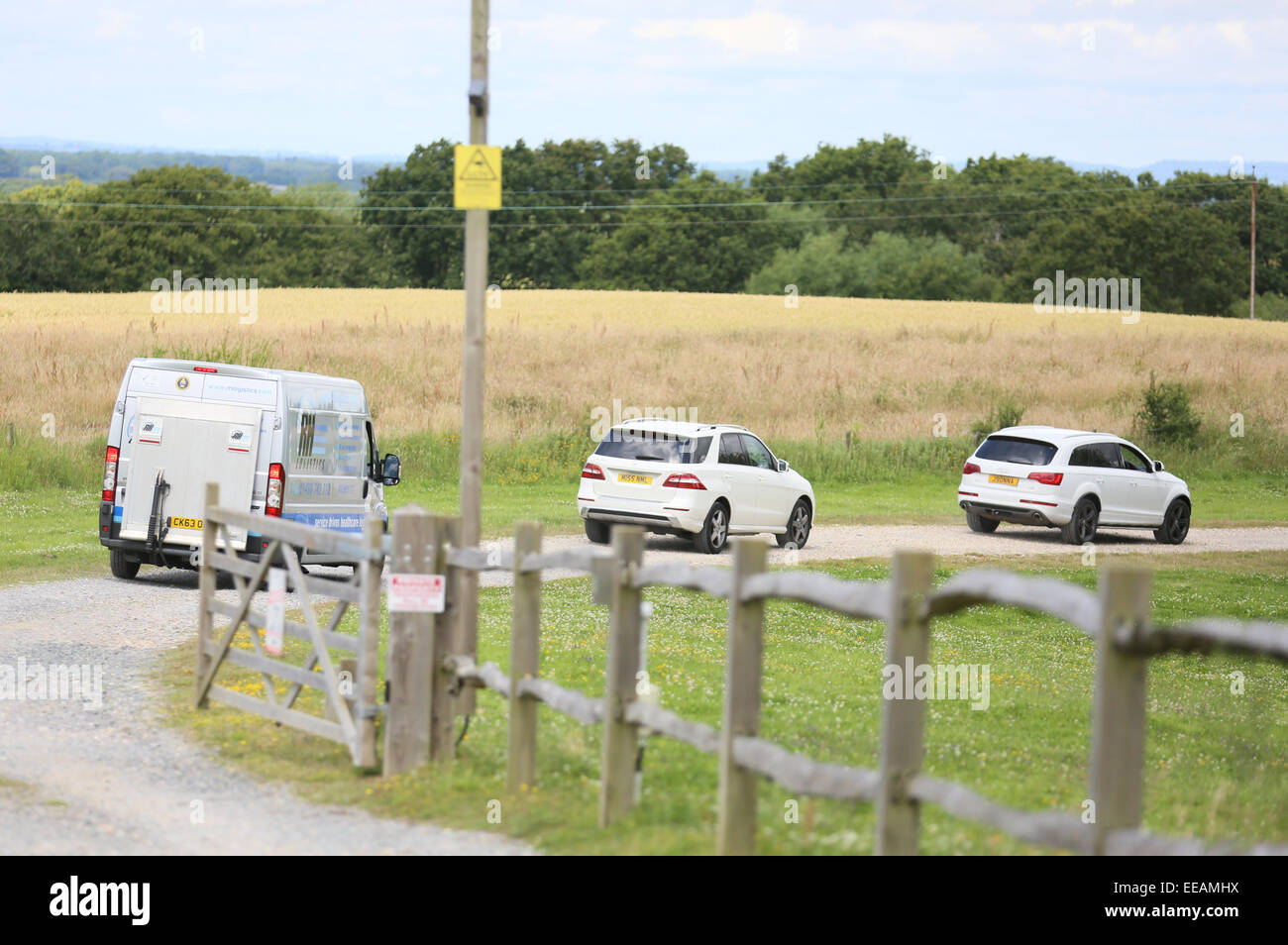 A 4D baby scan team arrive from Loughborough to attend Katie Price's ...