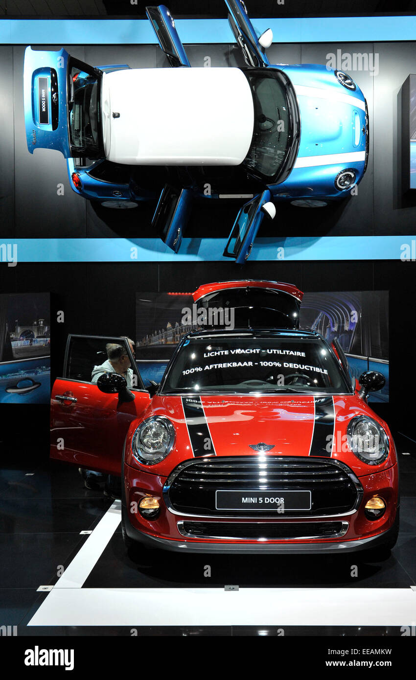 Brussels, Belgium. 15th Jan, 2015. Mini Cooper 5 doors are displayed on the press day at the Brussels Motor Show in Brussels, Belgium, Jan. 15, 2015. The Motor show will run from Jan. 16 to 25. © Ye Pingfan/Xinhua/Alamy Live News Stock Photo