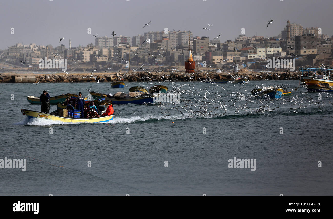 Gaza City, Gaza Strip, Palestinian Territory. 15th Jan, 2015. Palestinian fishermen ride their boat at the seaport near the coast of Gaza city, January 15, 2015. After seven years of Israeli blockade, 1.7 million Palestinians continue to be trapped in the Gaza Strip, largely cut off from the outside world, despite the ceasefire, the humanitarian needs remain enormous. Gaza has witnessed its worst destruction in decades with vital infrastructure such as water systems, sanitation and health services badly damaged by the recent violence Credit:  Yasser Qudih/APA Images/ZUMA Wire/Alamy Live News Stock Photo