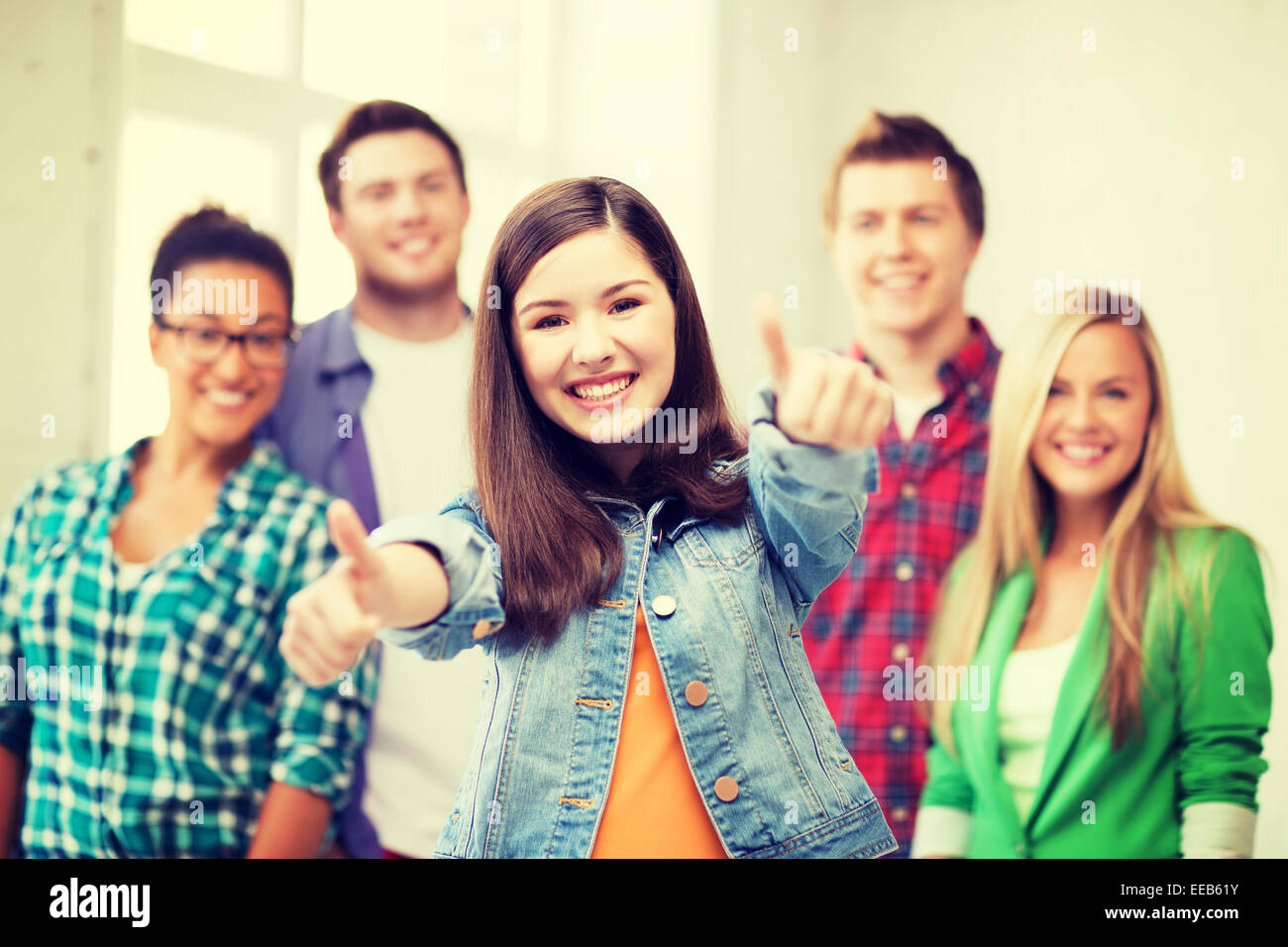 Groupmates photo. Moody student. Студент палец вверх. Студент поднимает руку на лекции. Crowd of students.