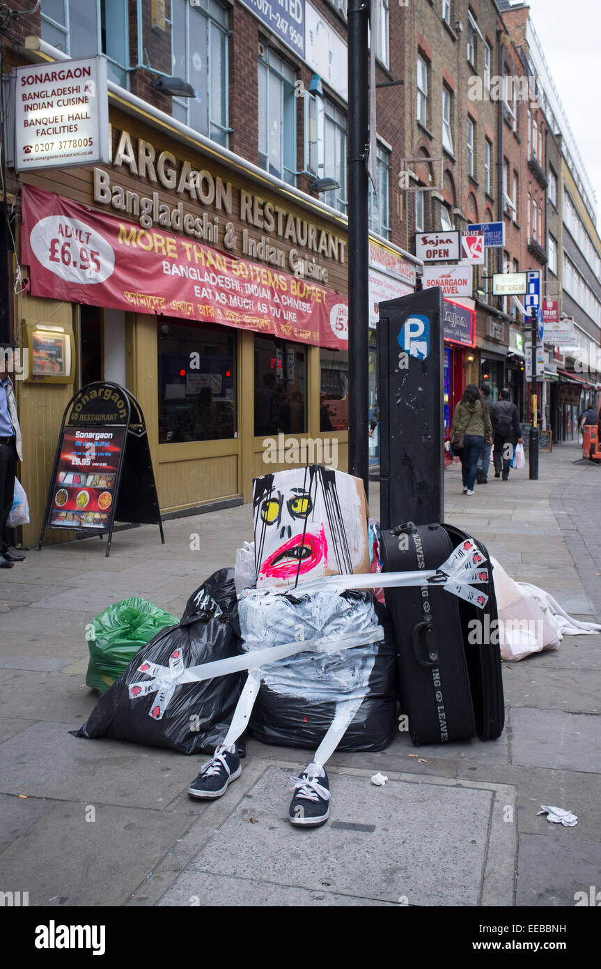 Art is Trash by Francisco de Pajaro taken in London's East end on Brick Lane Stock Photo
