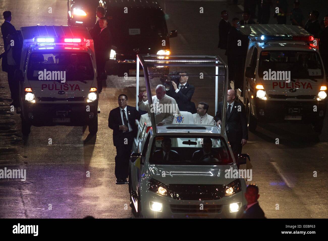 Manila, Phillipines. 15th January, 2015. Pope Francis wave to the crowd in Baclaran on Thursday, January 15, 2015. The Pope is visiting the Philippines from January 15 to 19. Credit:  Mark Fredesjed Cristino/Alamy Live News Stock Photo