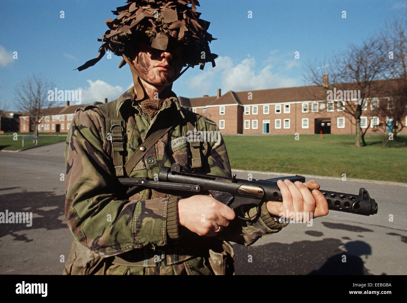 WEAPONS OF ULSTER FEBRUARY 1972. British Army soldier with L2A3