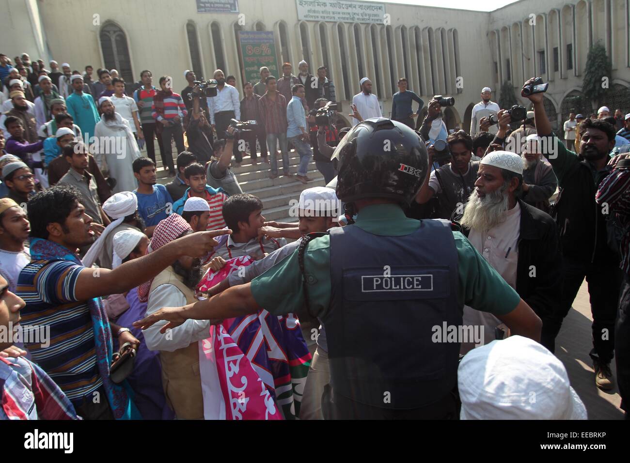 Dhaka, Bangladesh. 15th January, 2015. Bangladesh police try to arrest a protester, center, outside the Bangladesh National Mosque during a protest in Dhaka, Bangladesh, Thursday, Jan. 15, 2015. The protest was against Bangladeshi Prime Minister and leader of the Awami League party Sheikh Hasina and former telecommunication minister Abdul Latif Siddique after his alleged anti-Islam comments at a rally. Photo: Monirul Alam © Monirul Alam/ZUMA Wire/Alamy Live News Stock Photo