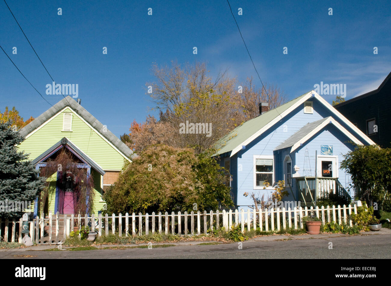 Colonial Cabin Style Colourful Wood Cabin Houses White Picket