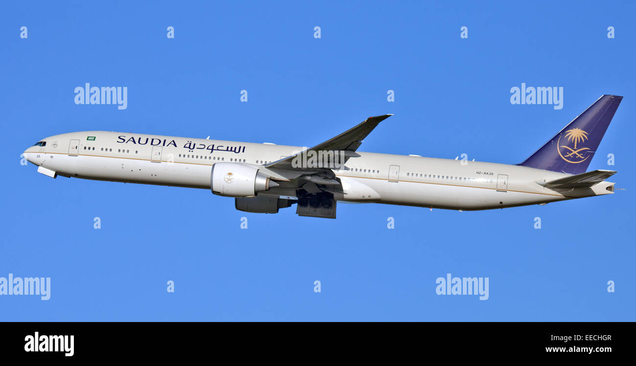 Saudia Airlines Boeing 777 taxiing at Los Angeles
