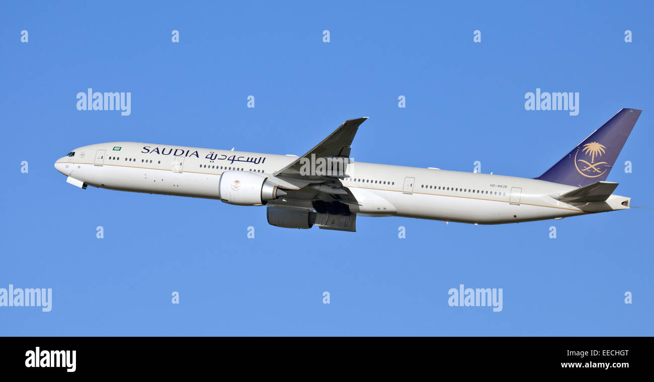 Saudia Airlines Boeing 777 taxiing at Los Angeles