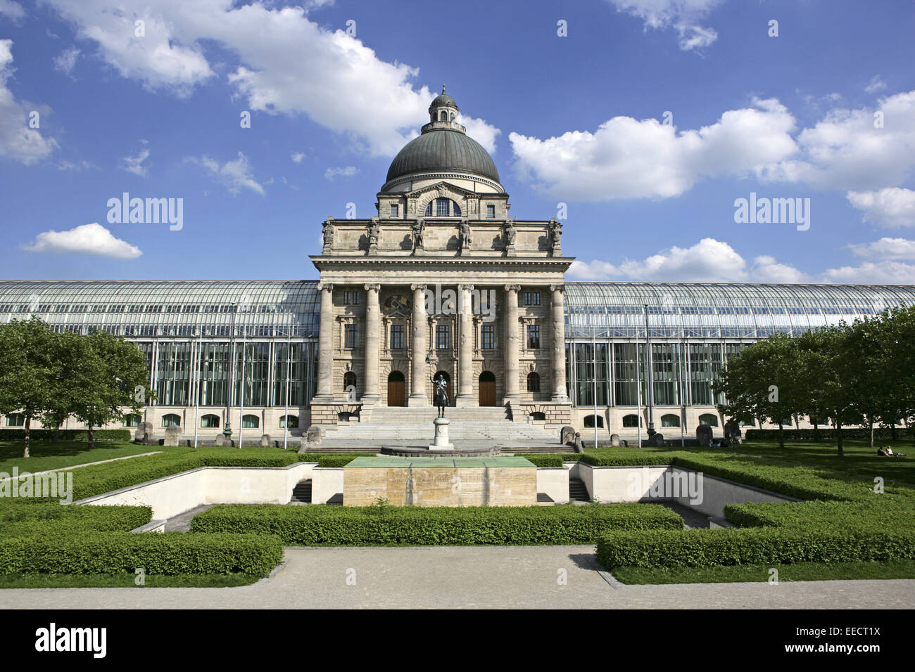 Altstadt, Architektur, Bayerische Regierung, Bayerische Staatskanzlei, Behoerde, Denkmal, Gebaeude, Gebäude, Glas, Haus, Hofgart Stock Photo